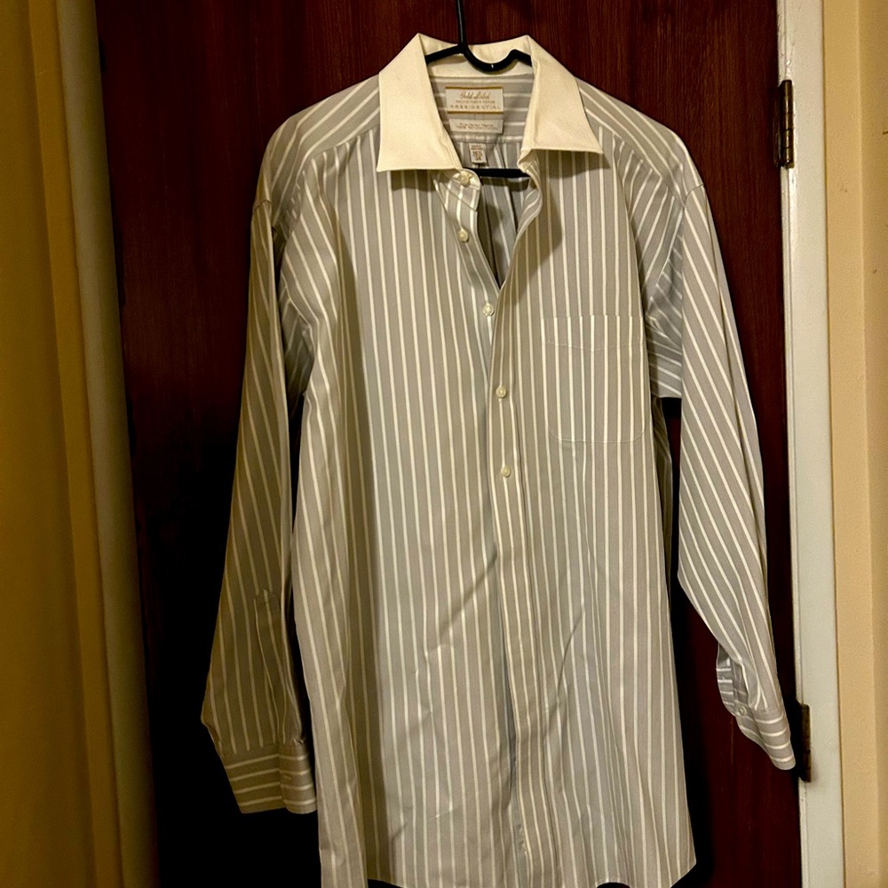 Roundtree & Yorke Gold Label Fitted Non Iron Point Collar Striped Dress Shirt